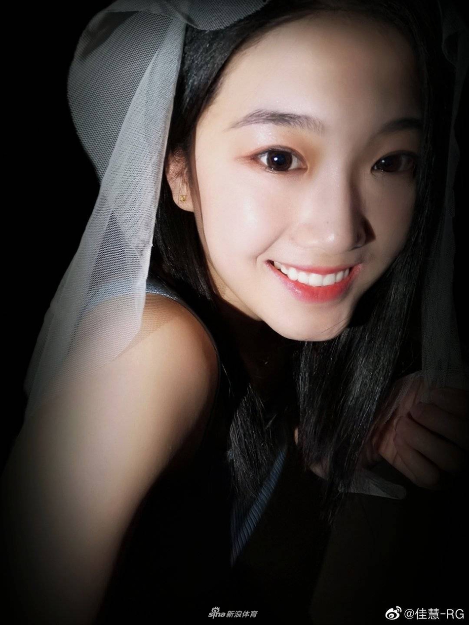 艺术体操女神刘佳慧哪吒头俏皮可爱