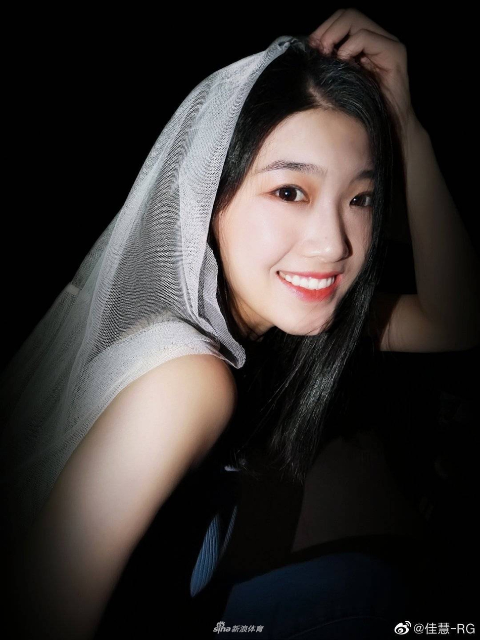 艺术体操女神刘佳慧哪吒头俏皮可爱