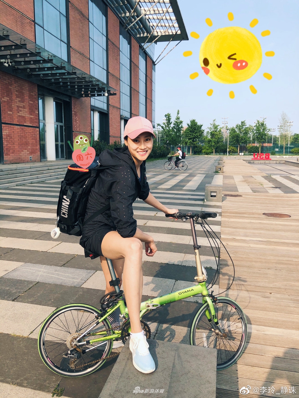 田径女神李玲分享生活照祝大家周末愉快