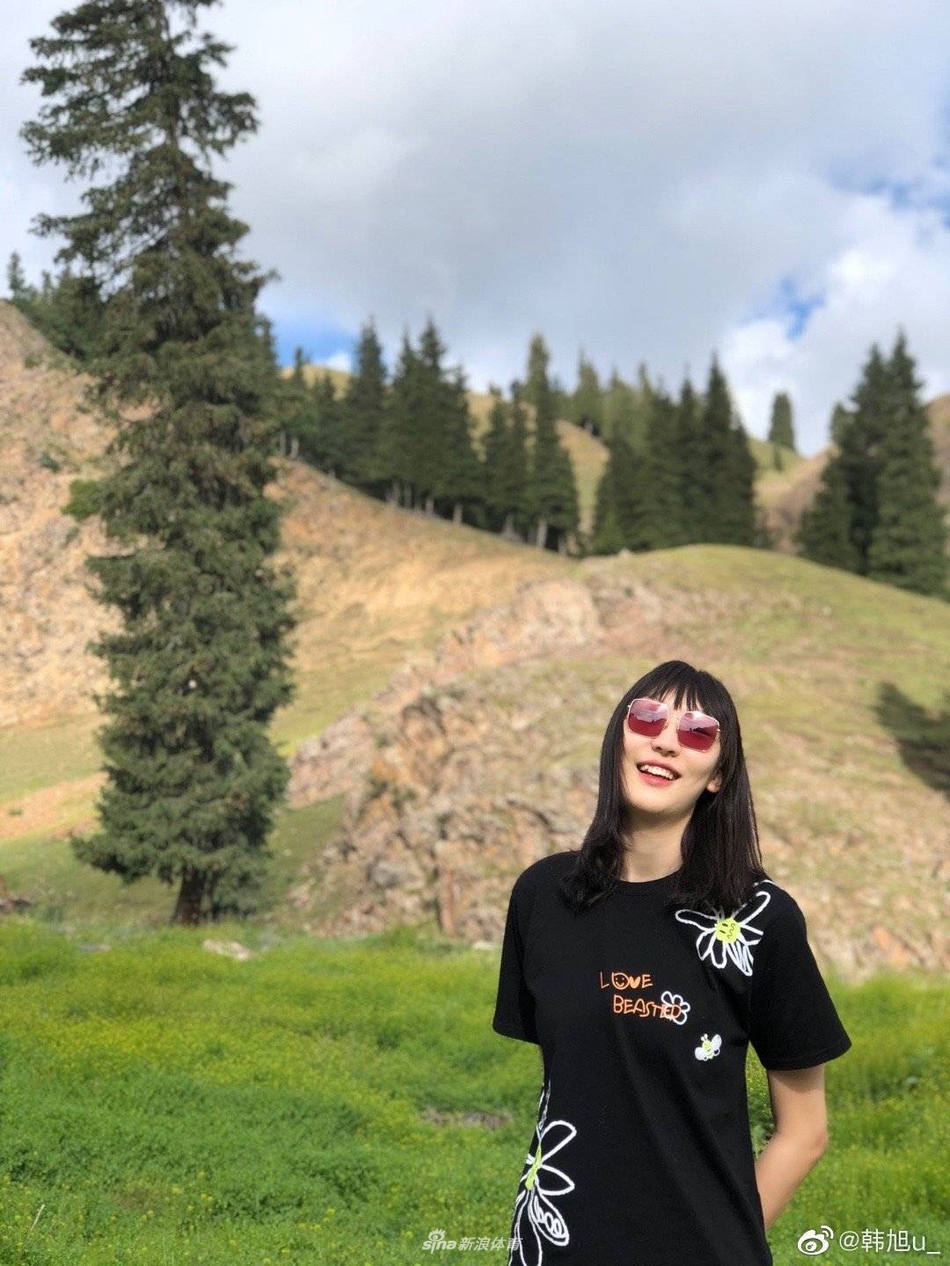 女篮韩旭晒旅行照 戴墨镜凹造型超酷
