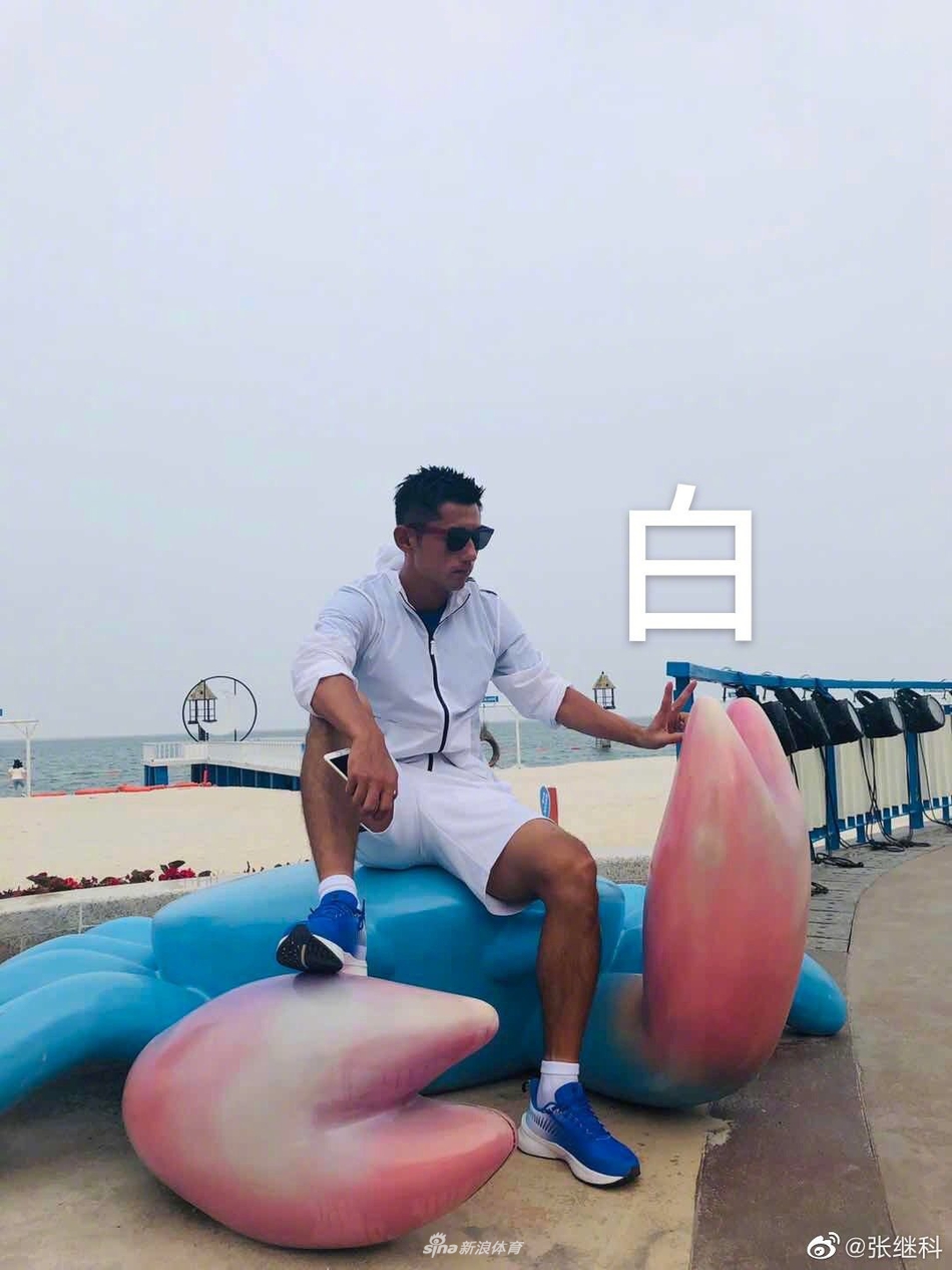 张继科真实肤色曝光皮肤黝黑也难掩帅气颜值