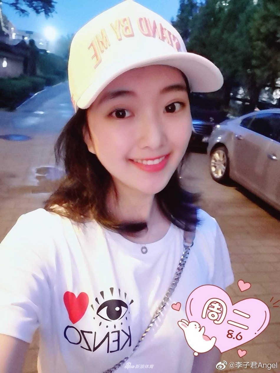 花滑女神李子君掉粉？不惜晒自拍美照拉回来