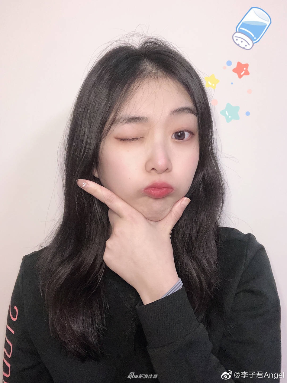 花滑女神李子君掉粉？不惜晒自拍美照拉回来