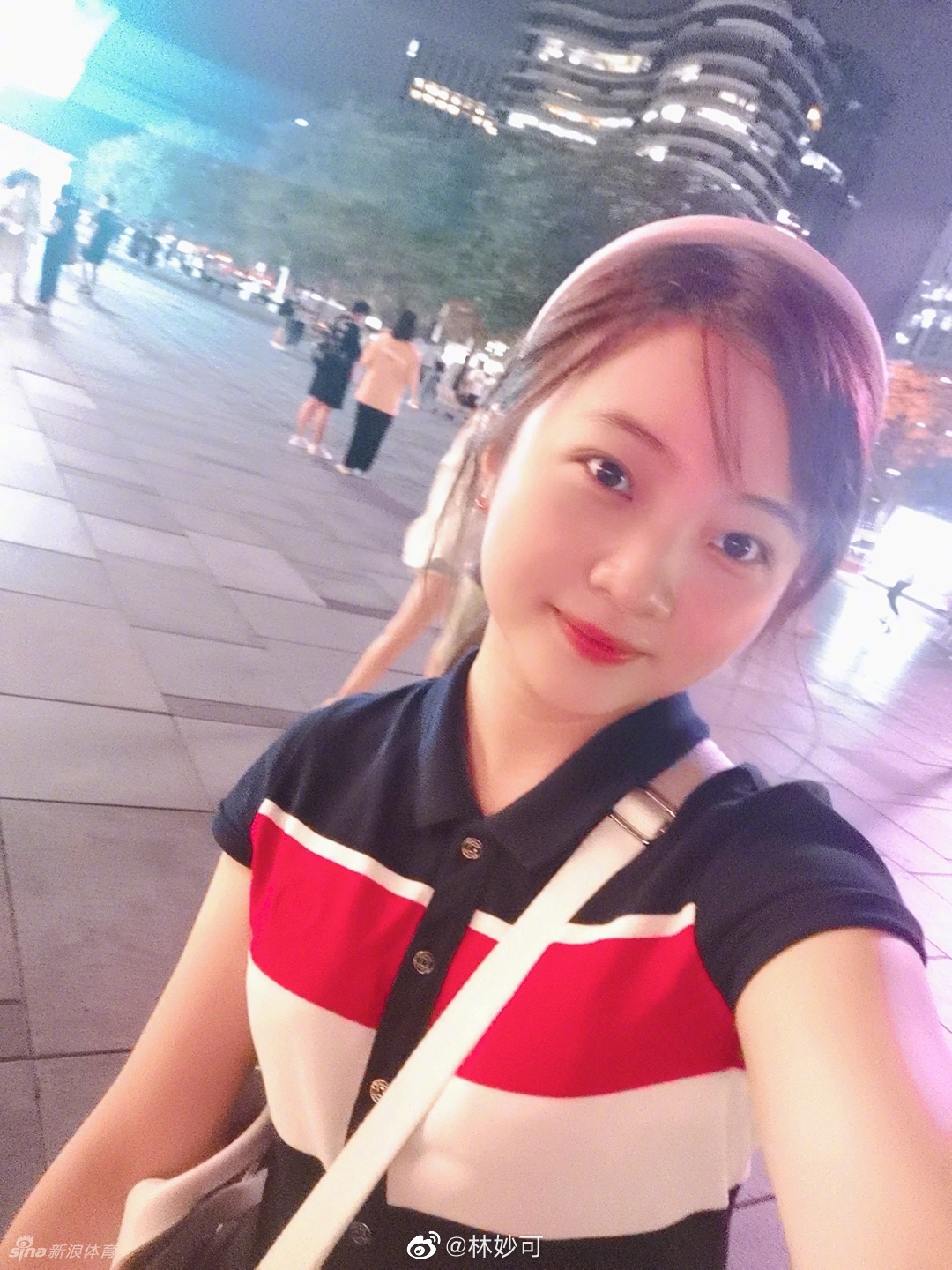 林妙可成功追星奥运冠军杨倩