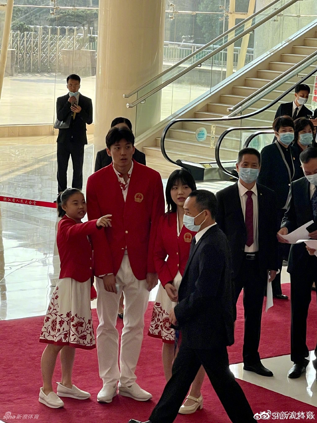 杨倩管晨辰汪顺出席浙江奥运全运表彰大会