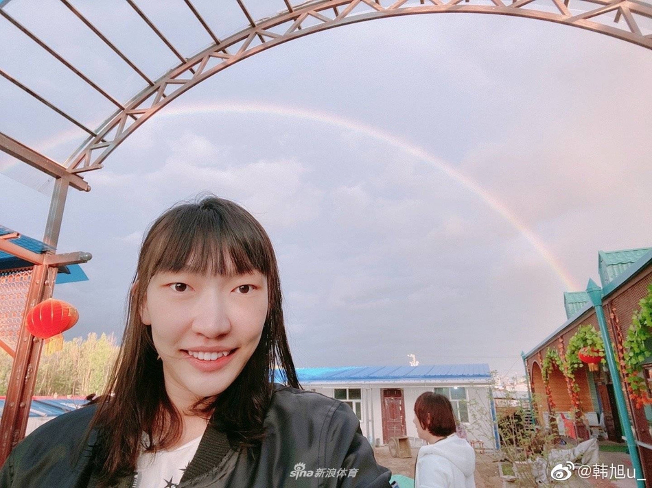 女篮韩旭晒旅行照 戴墨镜凹造型超酷