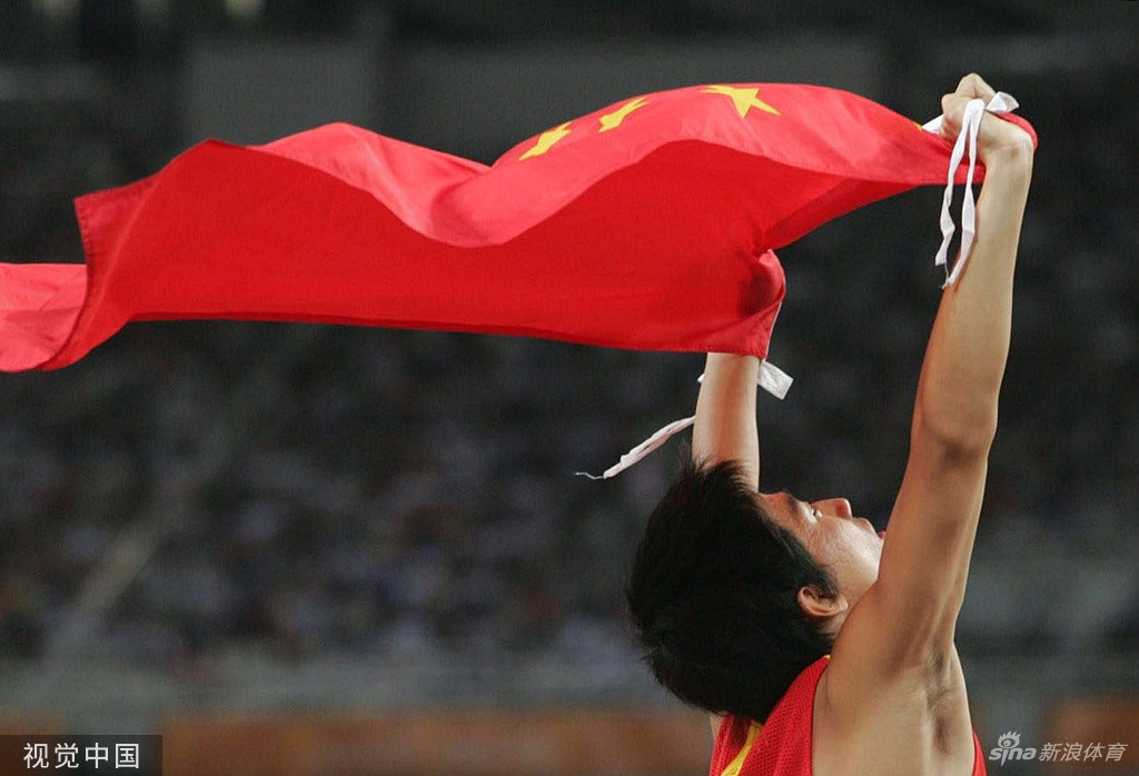 中国红!奥运健儿与五星红旗交相辉映