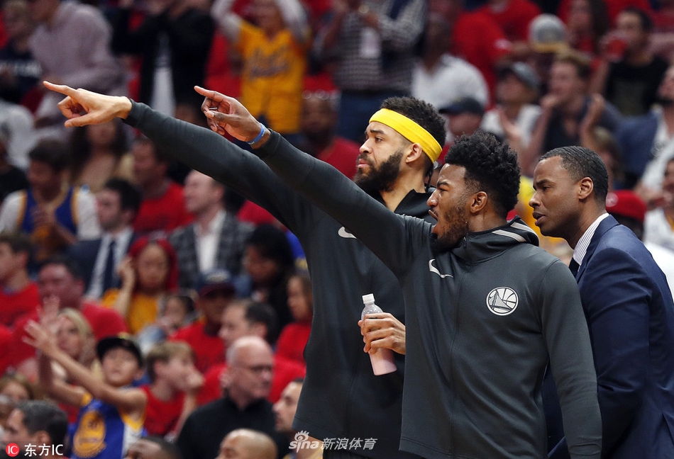 勇士替补席嗨了