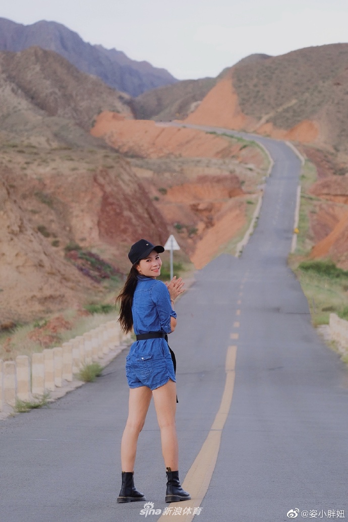 超有范！跳水女神何姿公路大片气场全开