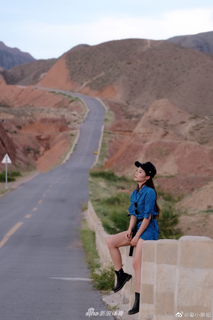 超有范！跳水女神何姿公路大片气场全开