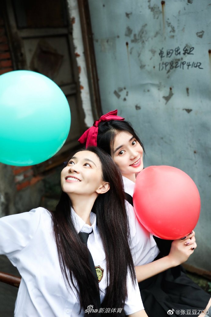 艺体女神同框！张豆豆晒与舒思瑶清纯校园风美拍