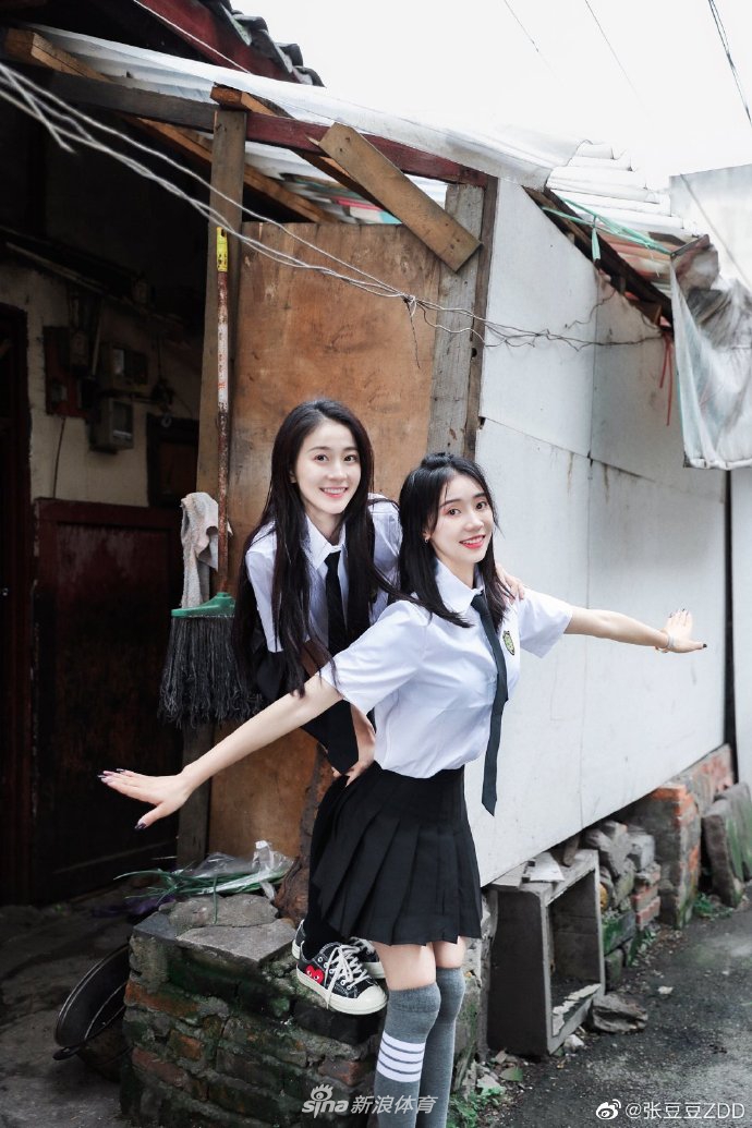 艺体女神同框！张豆豆晒与舒思瑶清纯校园风美拍
