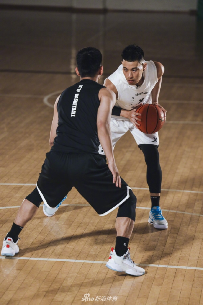 重返CBA？曝北京首钢正积极追逐林书豪