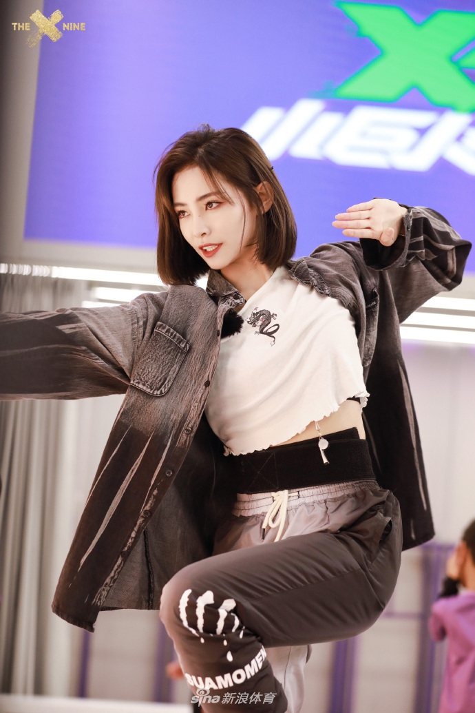 许佳琪比赛日大显功夫身手英姿飒爽