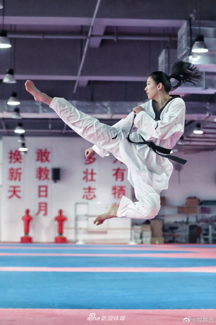 郑姝音新年晒美拍