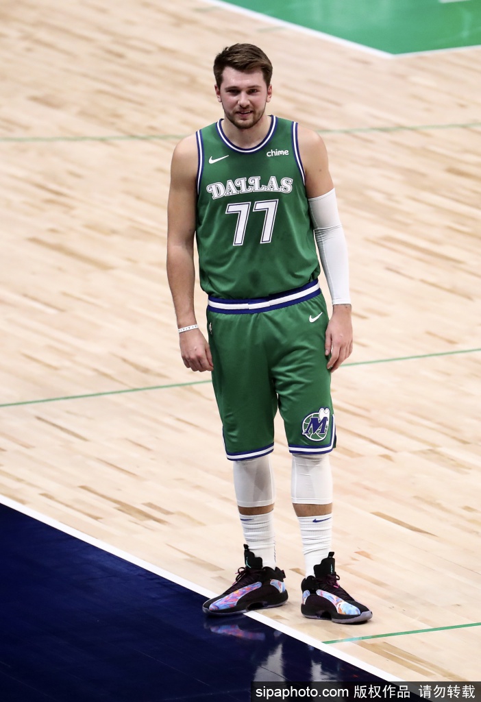 东契奇成史上最年轻单场35+15+15先生