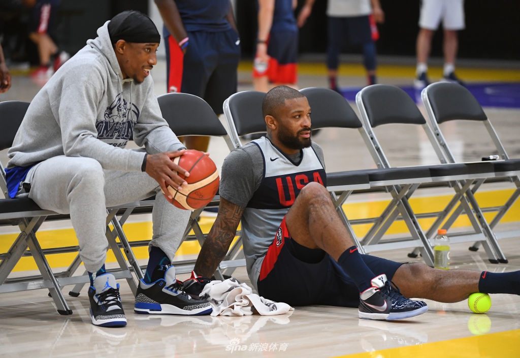 德罗赞场边观战