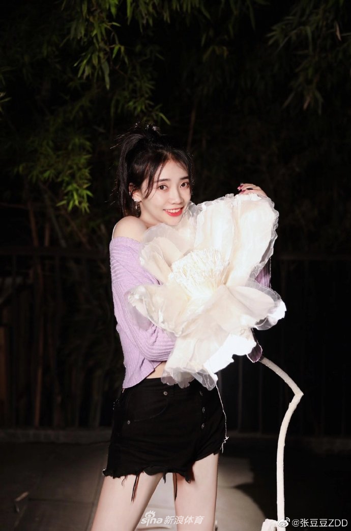 艺体女神同框！张豆豆晒与舒思瑶清纯校园风美拍