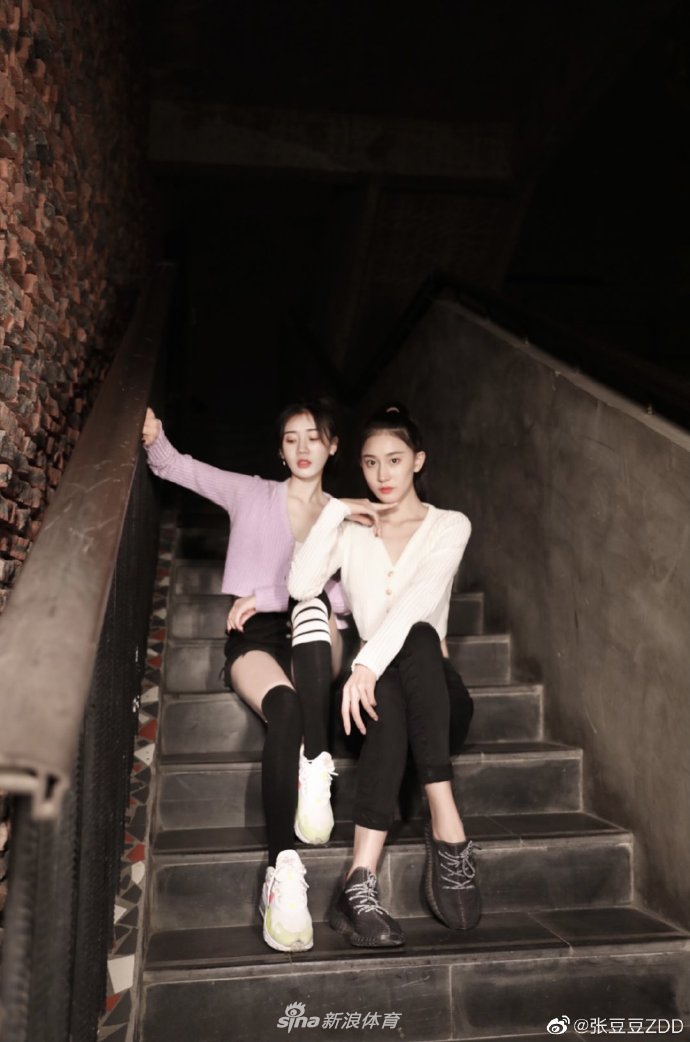 艺体女神同框！张豆豆晒与舒思瑶清纯校园风美拍
