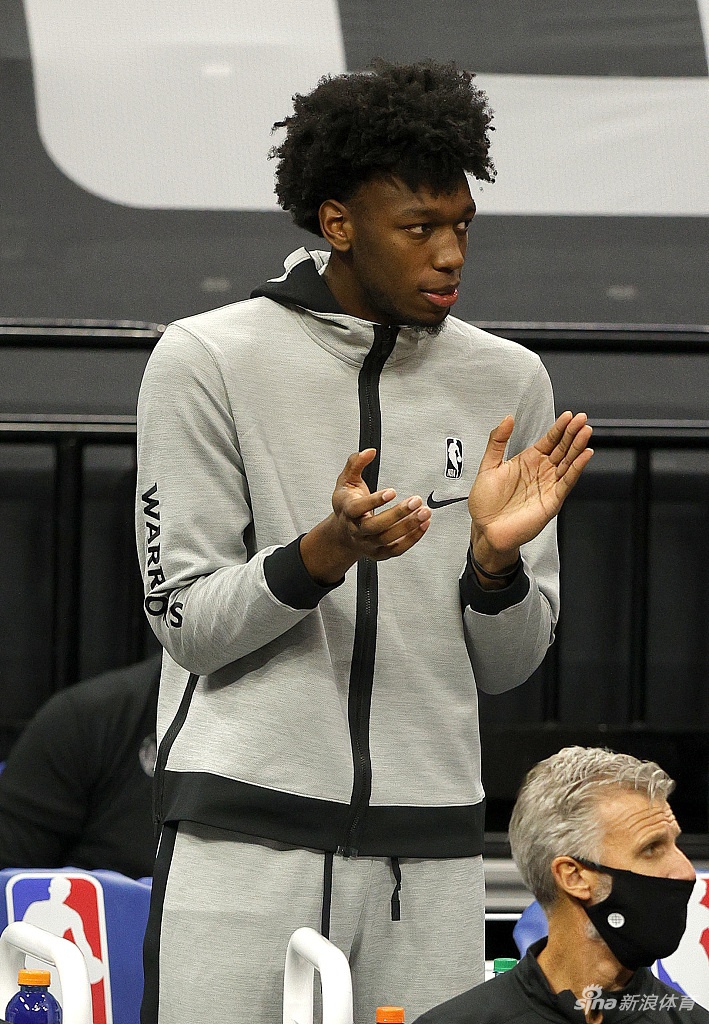 怀斯曼场下观看