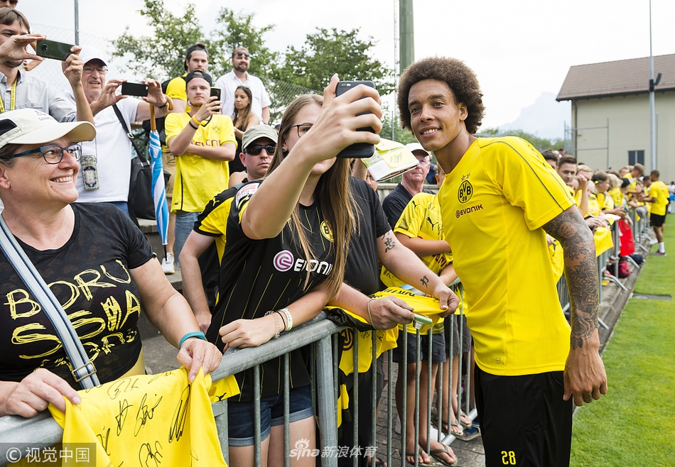 再见权健！维特塞尔亮相多特首训