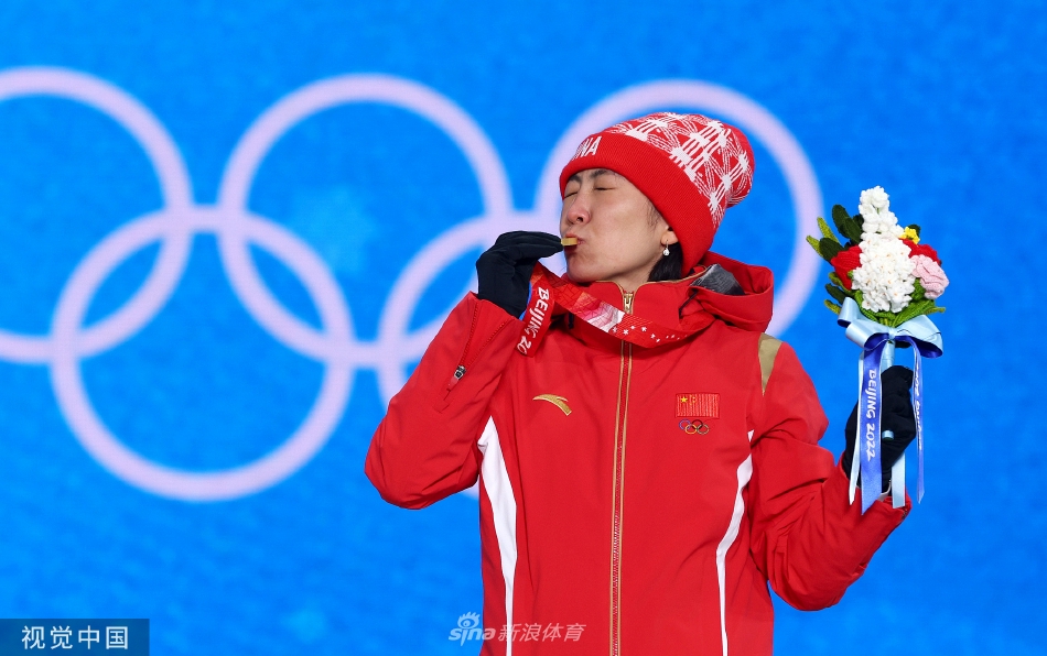 女子空中技巧颁奖仪式 徐梦桃获颁金牌
