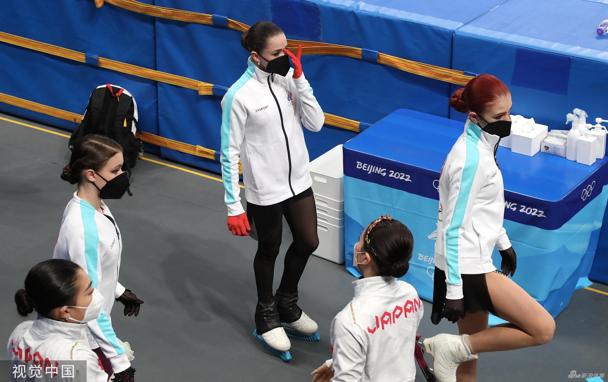 莎莎摘银伤心哭花妆：我恨花滑！就我没有金牌！