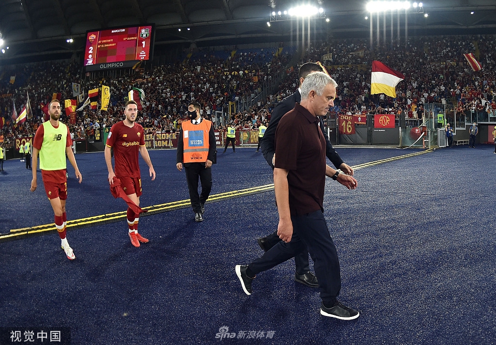 [意甲]罗马2-1萨索洛 沙拉维补时绝杀穆帅狂奔