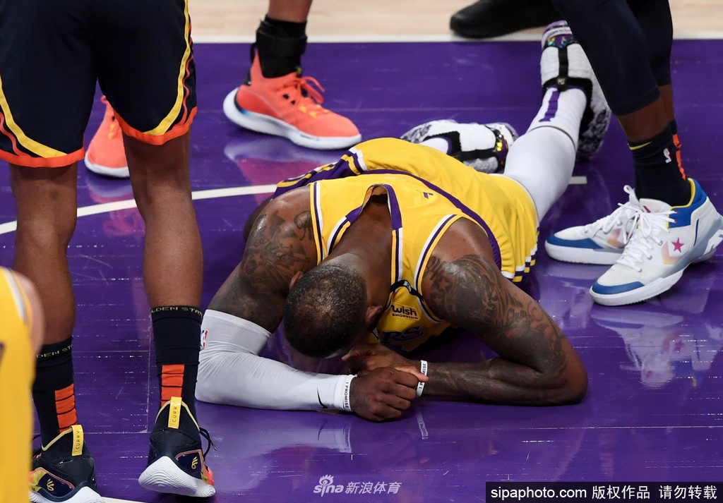 [NBA附加赛]湖人胜勇士晋级季后赛 詹姆斯砍三双