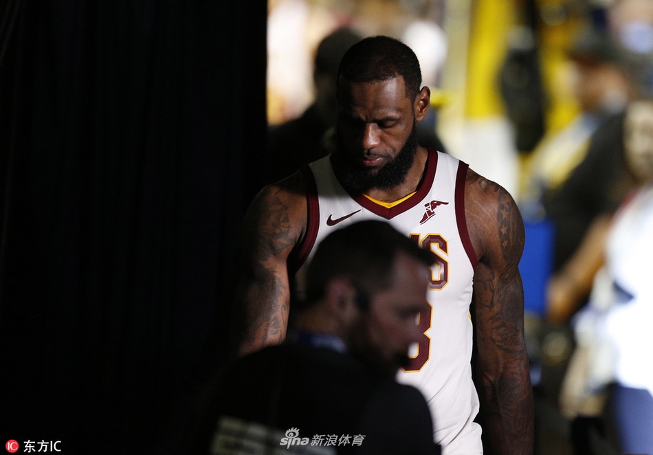 赛后第一时间离开场地