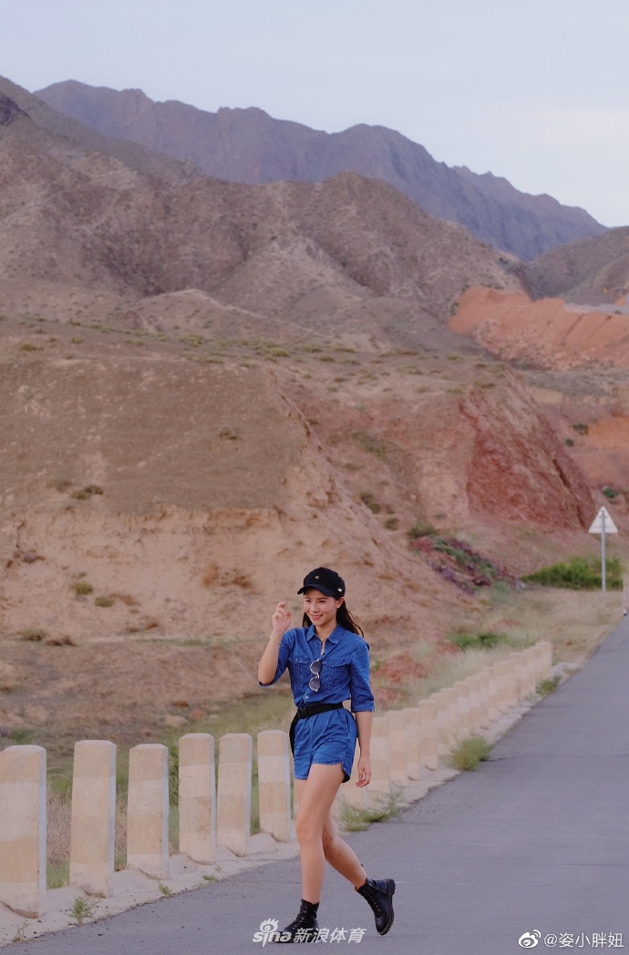 超有范！跳水女神何姿公路大片气场全开
