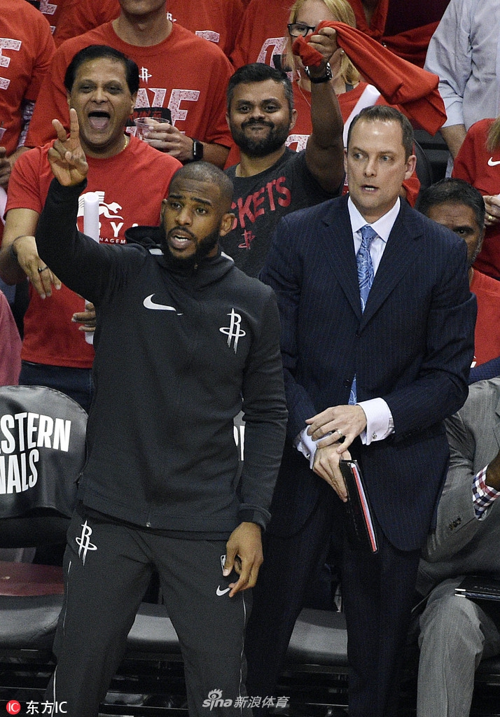 保罗场边提醒队友