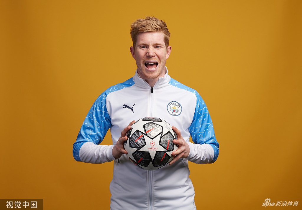 曼城拍摄欧冠决赛写真 德布劳内引领众星