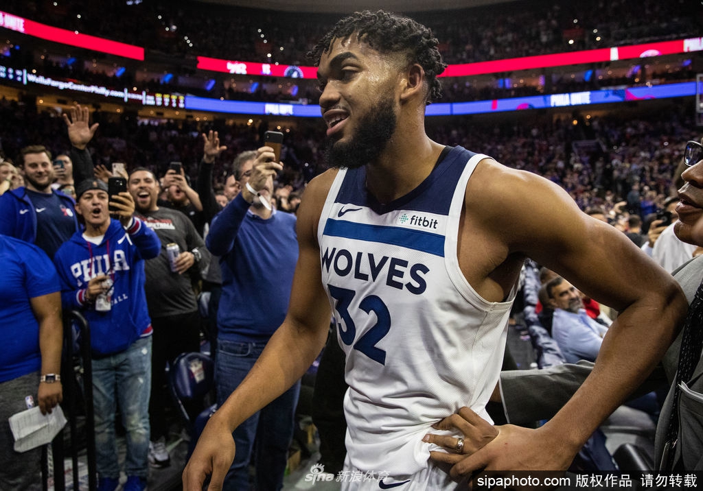 两大中锋打起来了!大帝唐斯扭打成一团西蒙斯拉偏架