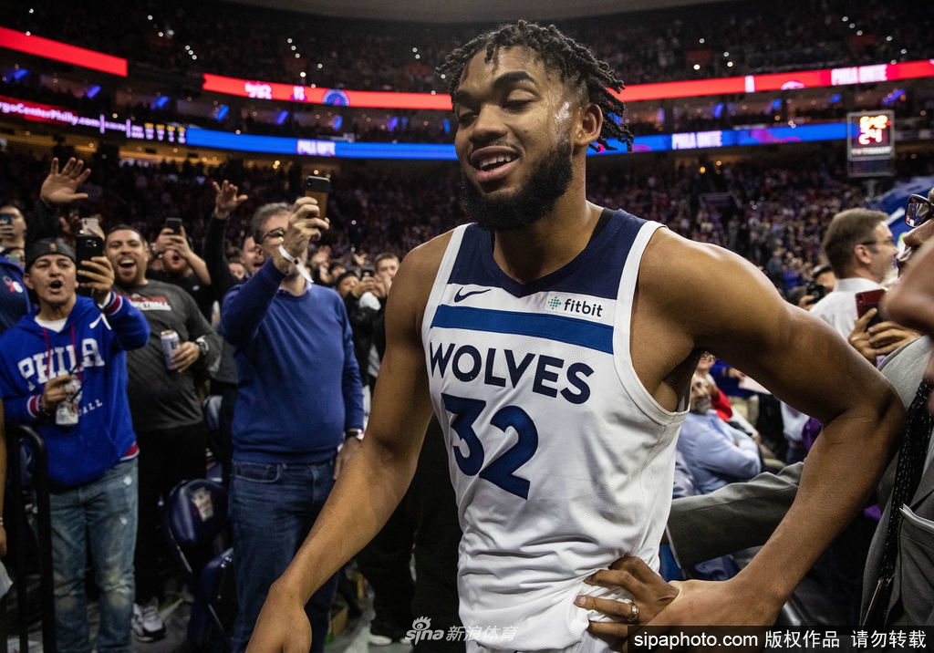 两大中锋打起来了!大帝唐斯扭打成一团西蒙斯拉偏架