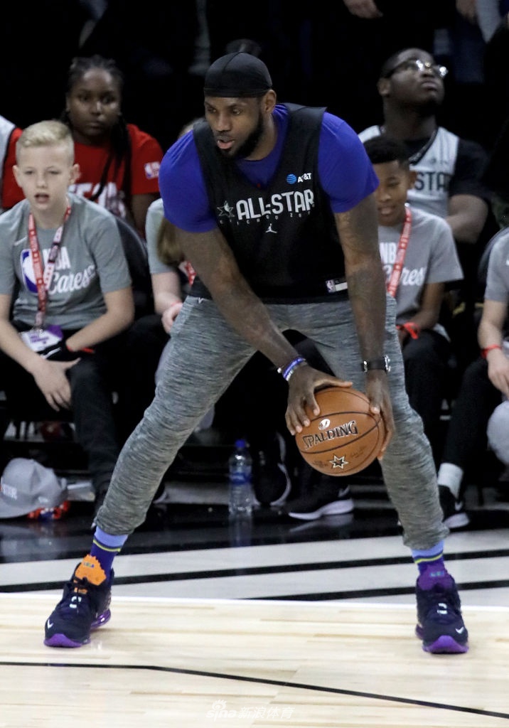 詹姆斯字母哥引领全明星训练备战正赛