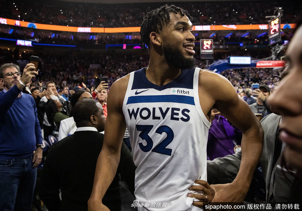 两大中锋打起来了!大帝唐斯扭打成一团西蒙斯拉偏架