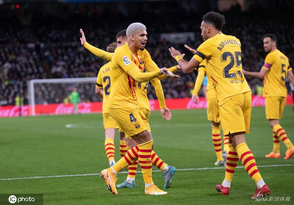 [西甲]皇马0-4巴萨 奥巴梅扬梅开二度