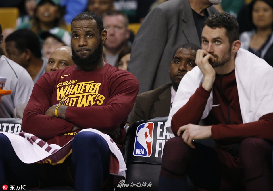 骑士两巨头坐板凳