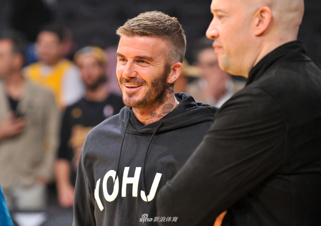 贝克汉姆带儿子观战湖人 罗密欧穿23号球衣秀出詹蜜身份