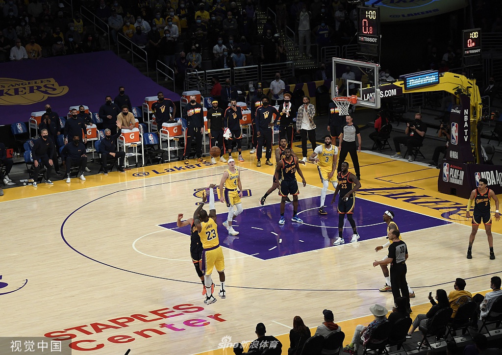 [NBA附加赛]湖人胜勇士晋级季后赛 詹姆斯砍三双
