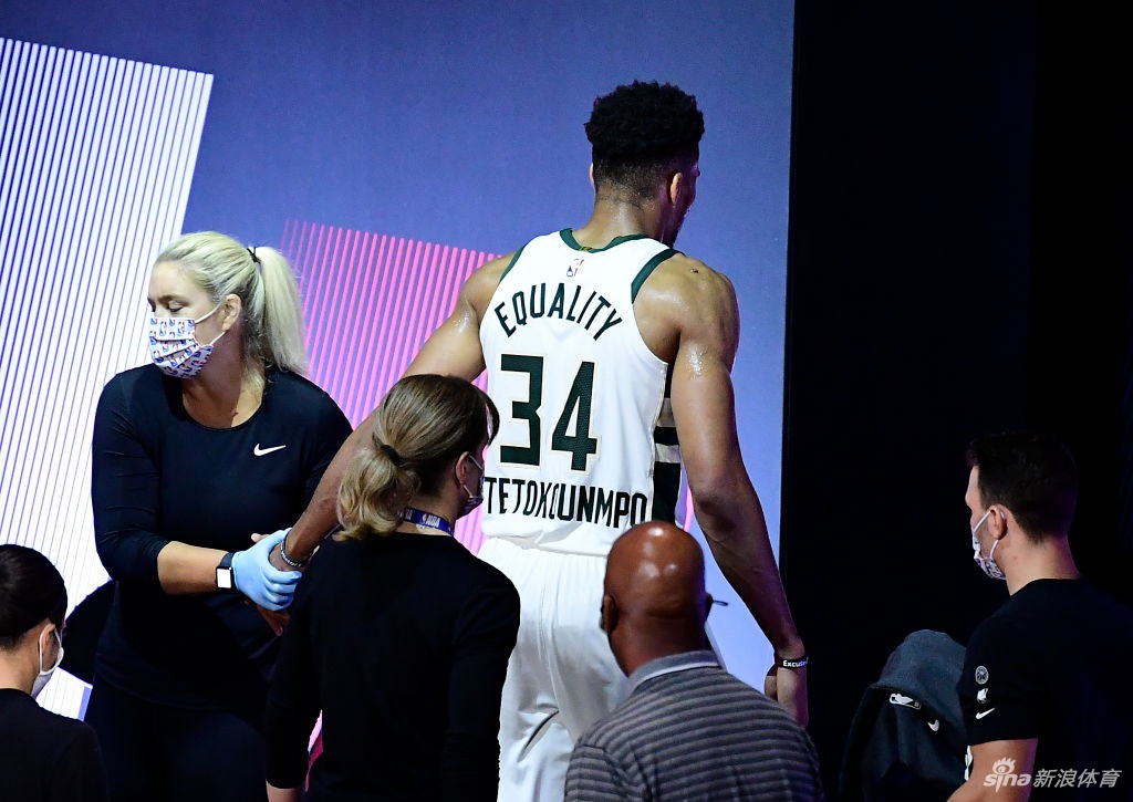 [NBA季后赛]雄鹿118-115热火 字母伤退米德尔顿36分