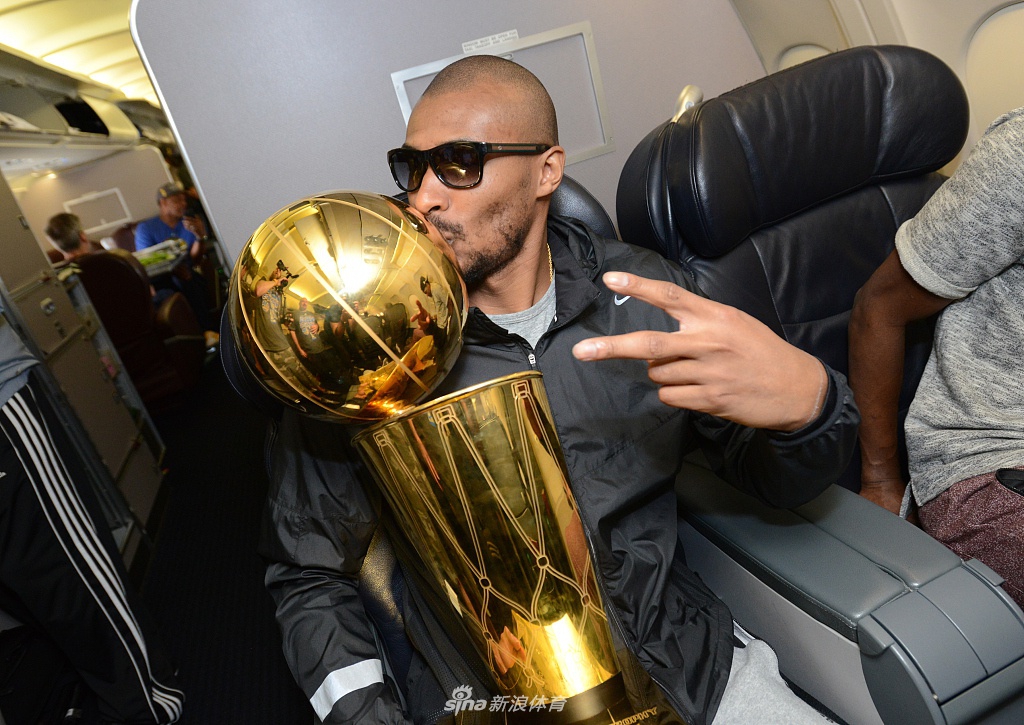 “巴西闪电”巴博萨正式宣布退役 加入勇士教练团队