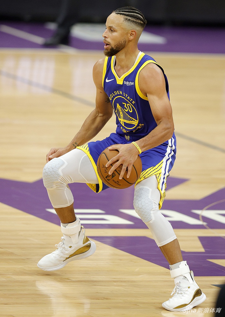 库里运球突破