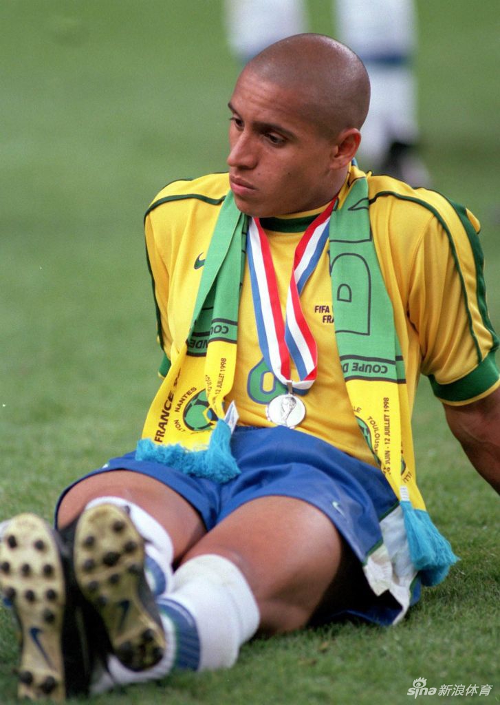 罗伯托·卡洛斯(roberto carlos), 1973年4月10日出生于巴西圣保罗州