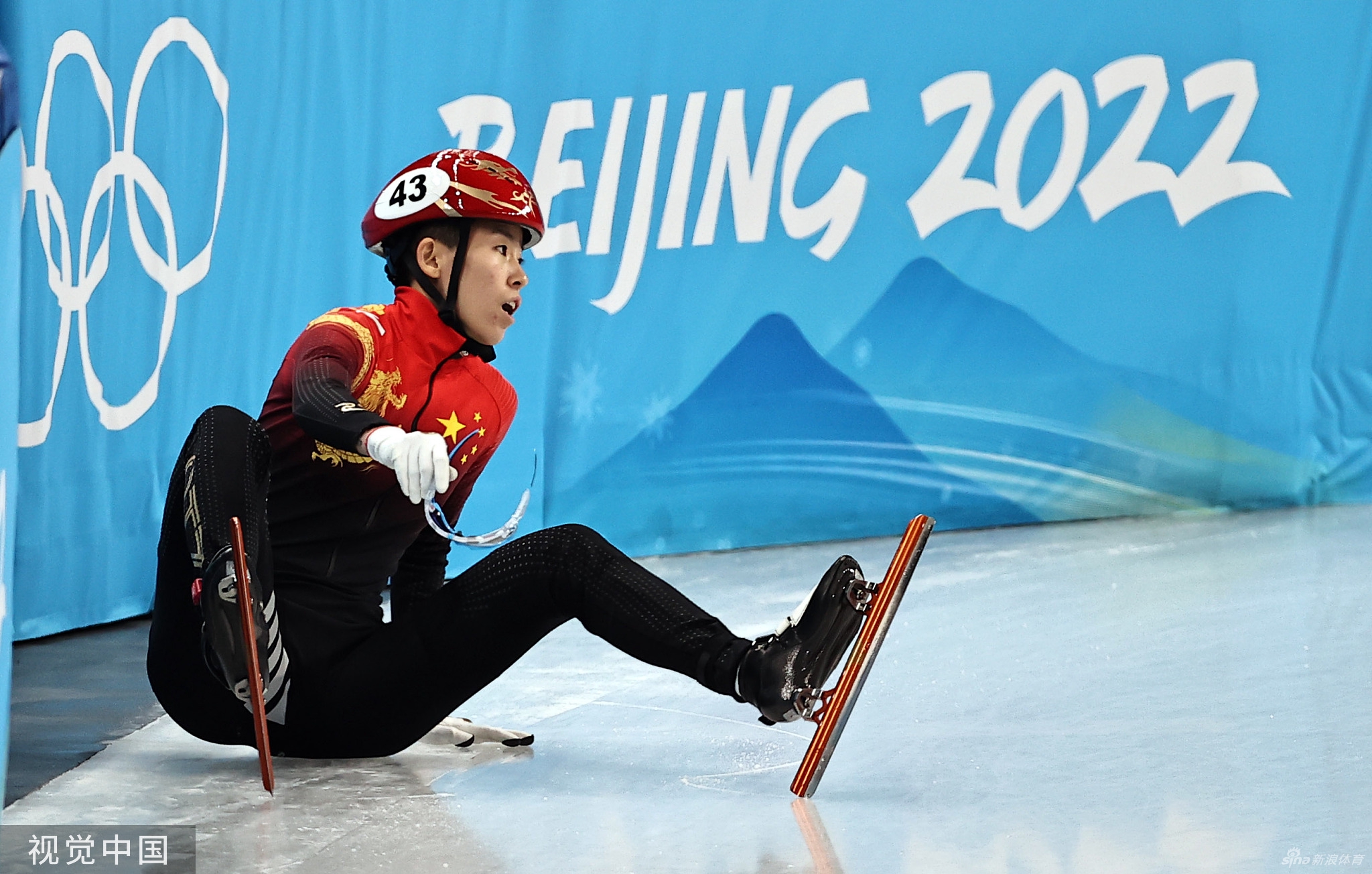 范可欣被撞出赛道