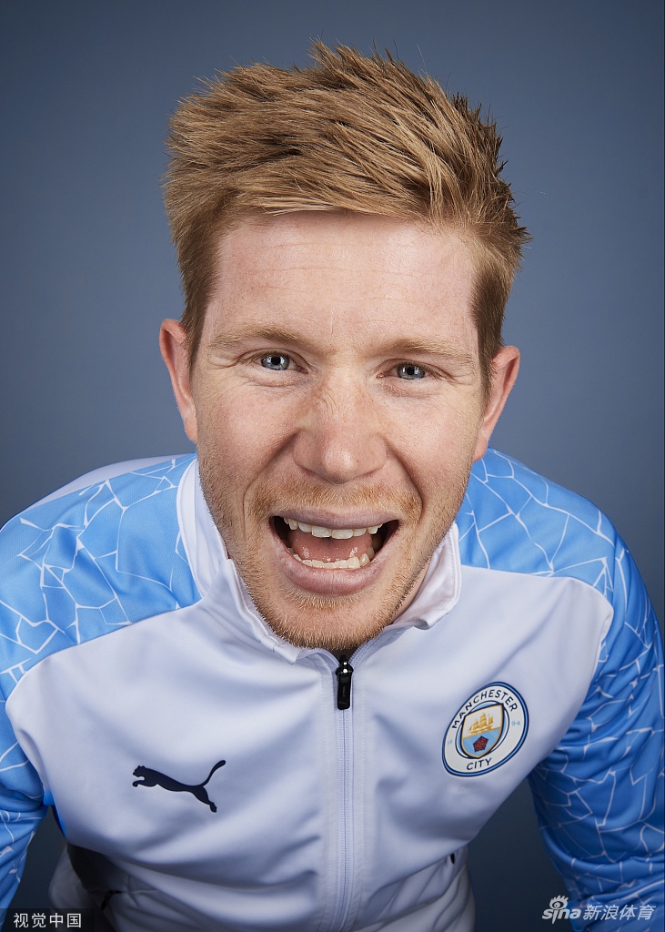 曼城拍摄欧冠决赛写真 德布劳内引领众星