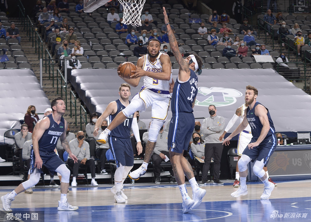 [NBA]湖人93-108独行侠 詹姆斯坐看输球脸色差