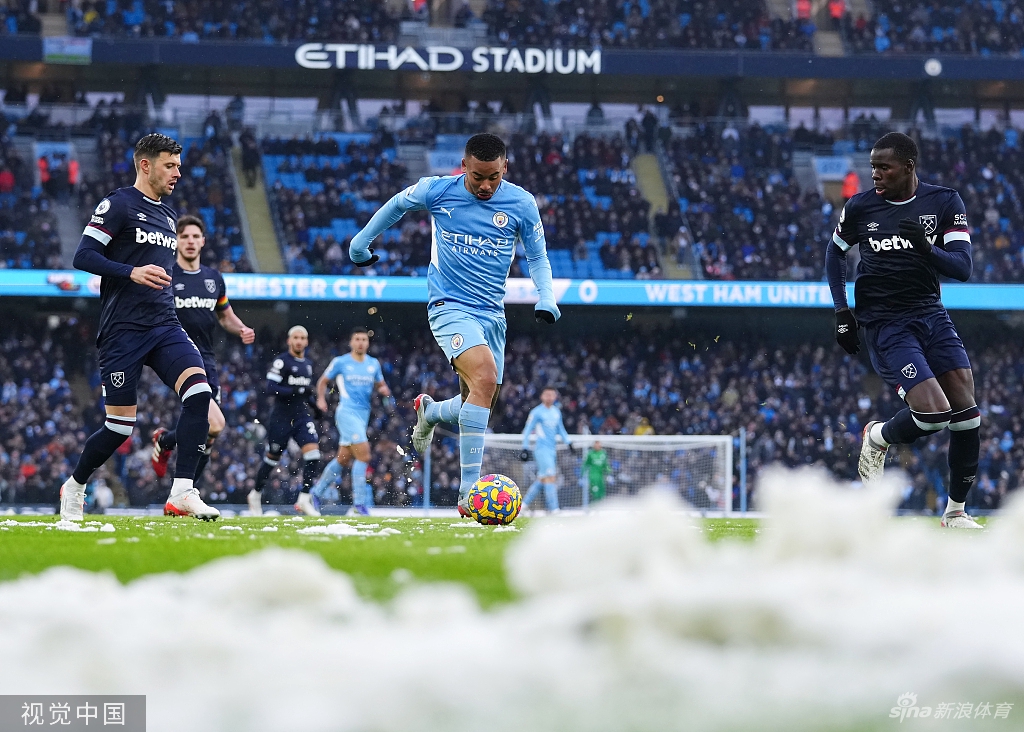 [英超]雪战到底！曼城大雪中2-1战胜西汉姆联