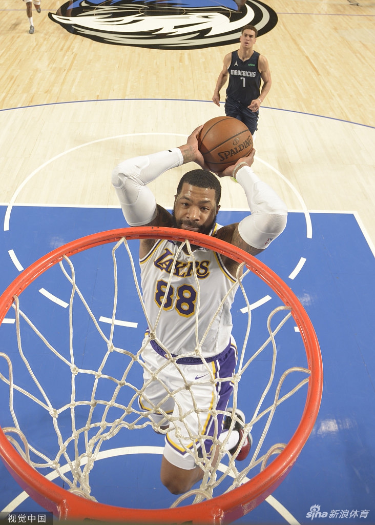 [NBA]湖人93-108独行侠 詹姆斯坐看输球脸色差